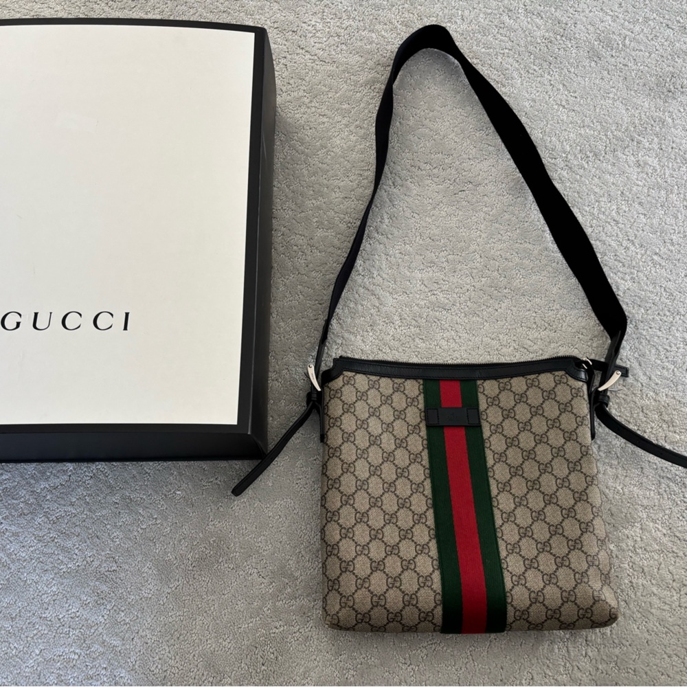 Gucci Beige and Black Monogram crossbody Messenger Bag - Picture 6 of 7